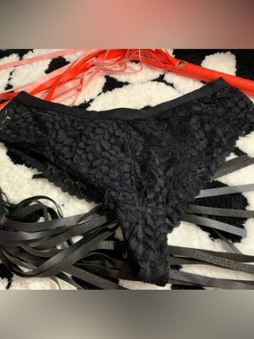 Marilyn Monroe Black Lace Cheeky Panty- nwot